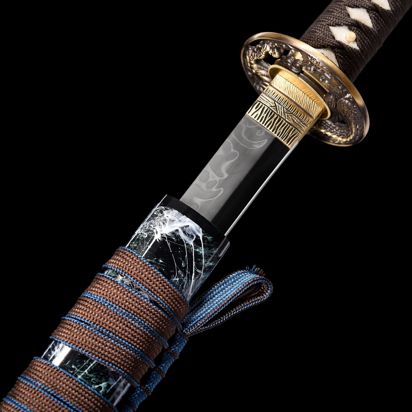 T10 steel katana hamon close-up - clay tempered wavy temper line detail