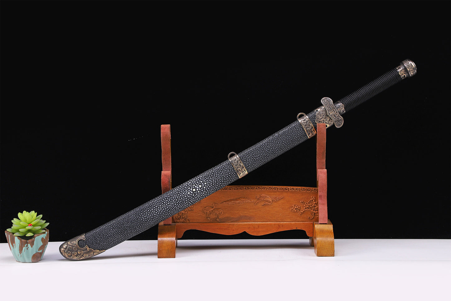 Black Genuine Ray Skin Antique Relief Copper Fittings Full Tang Collectible Sword