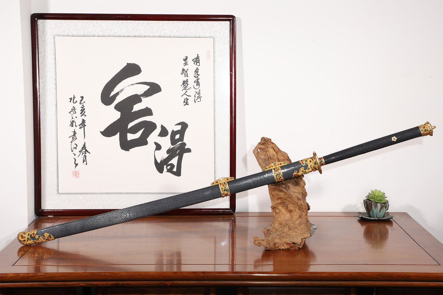 Full Wrapped Black Ray Skin Hollow Gilded Dragon Gem Inlaid Brass Fittings Sword
