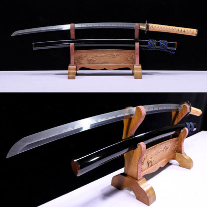 Multi layer pattern steel katana angled view - blade curvature multi layer grain pattern