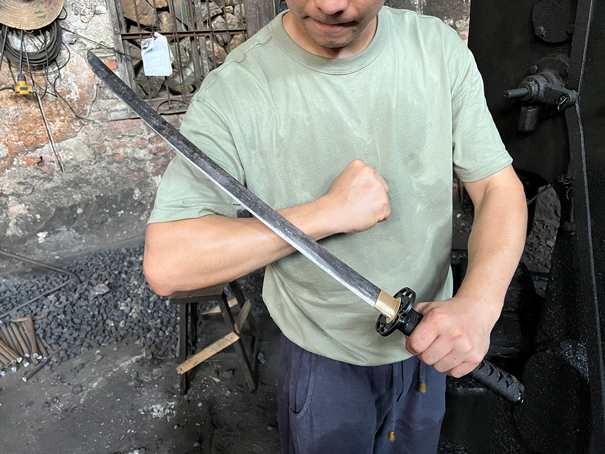 handmade Japanese katana - Handheld image