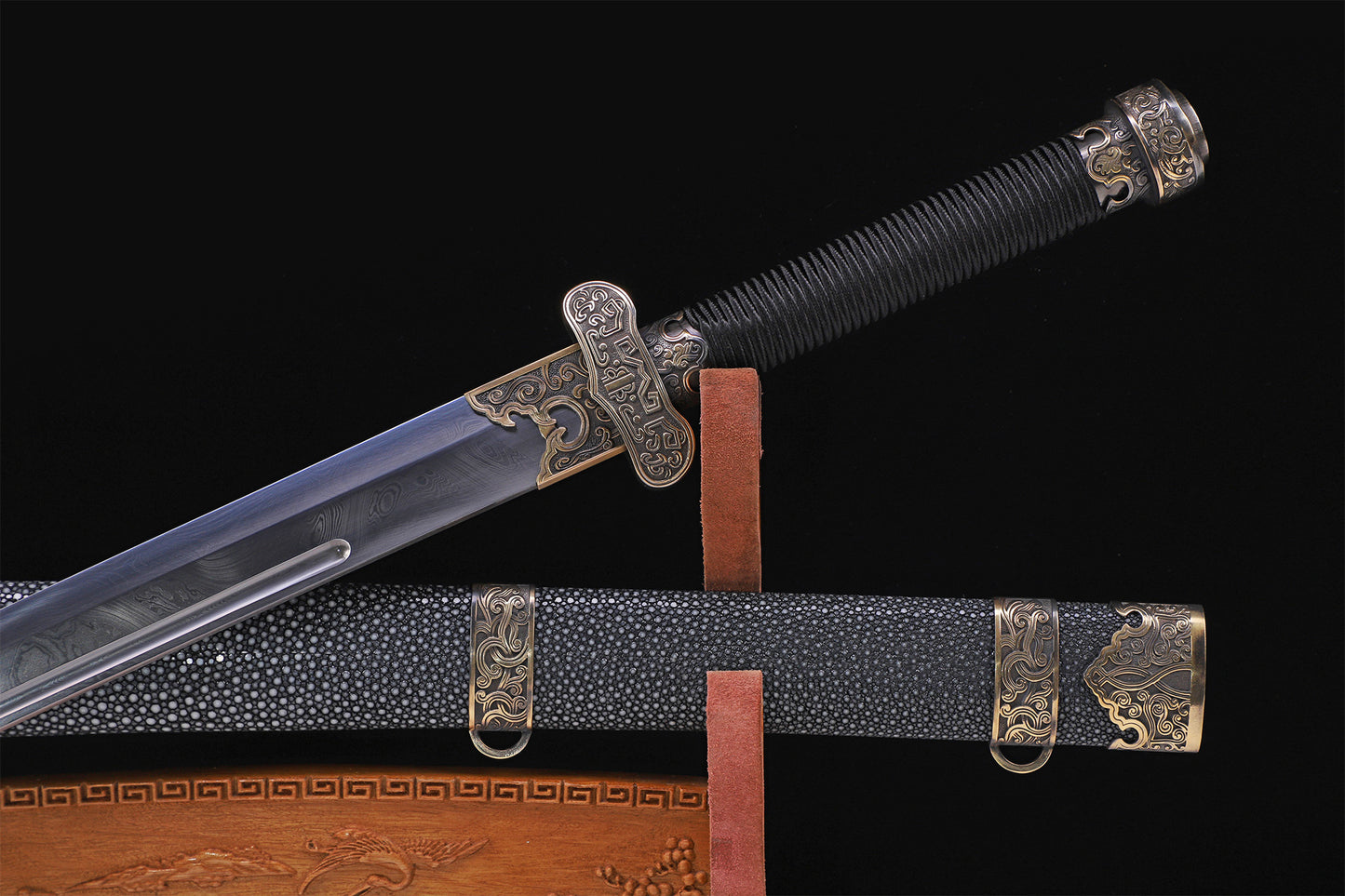 Black Genuine Ray Skin Antique Relief Copper Fittings Full Tang Collectible Sword