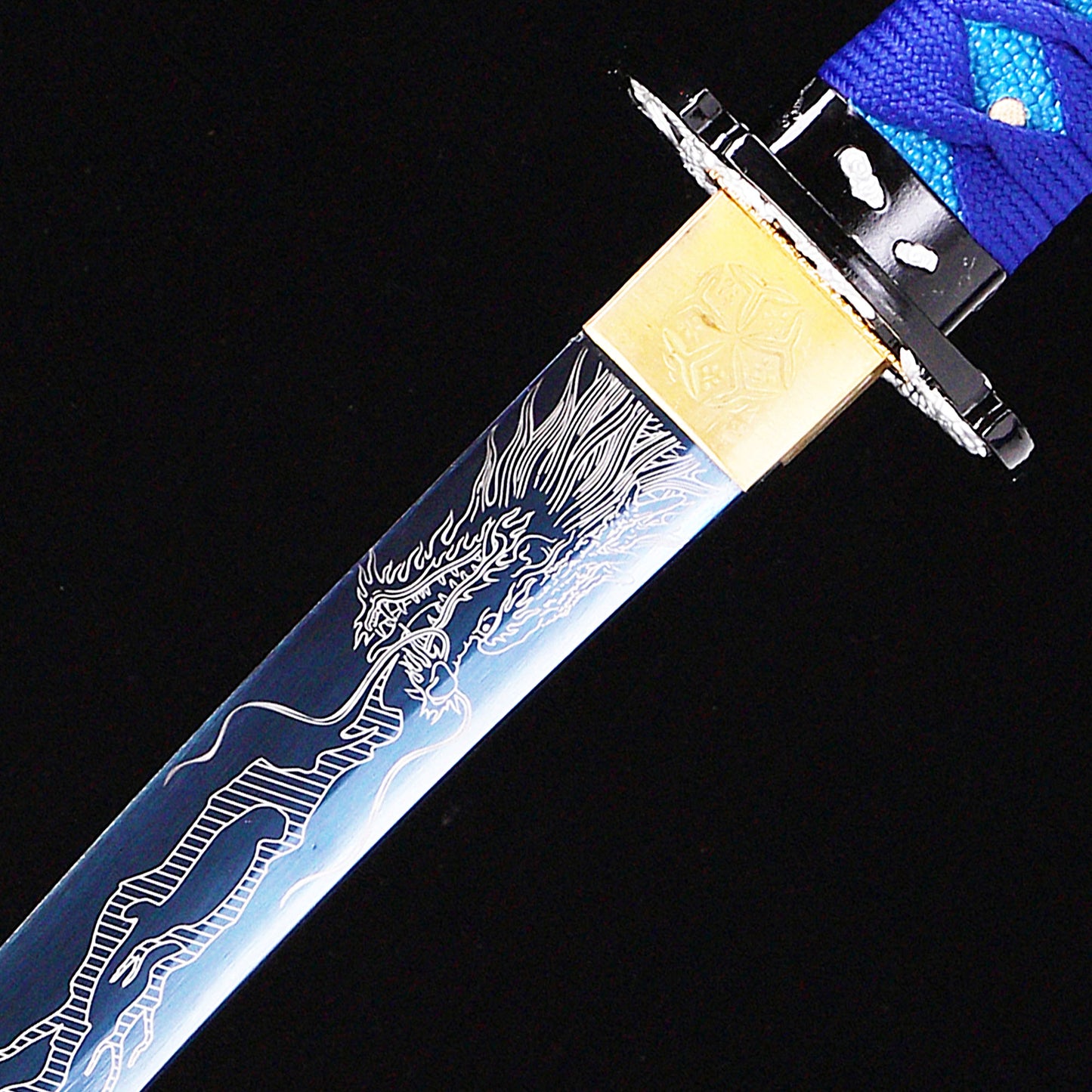 Blue blade dragon etching tanto blade close-up - blue steel edge and dragon engraving