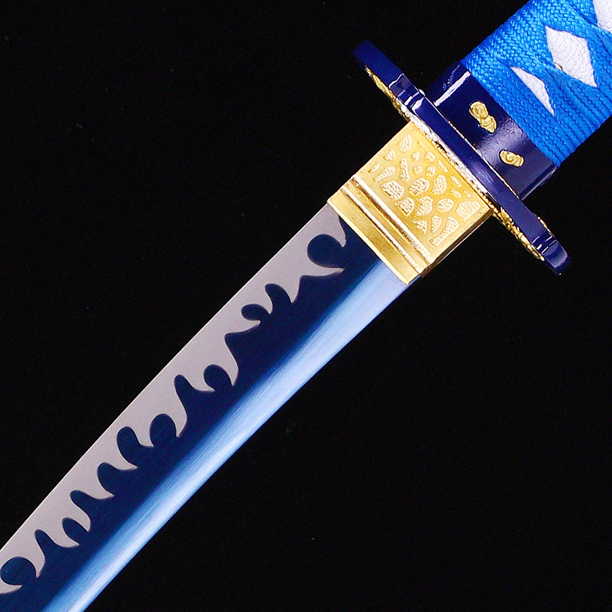 Blue blade wave pattern tanto blade close-up - blue steel edge and wave hamon detail