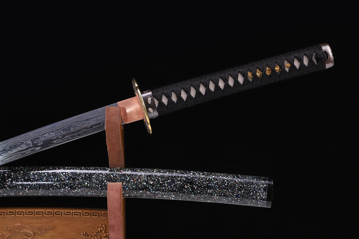 Iridescent Glitter Shell Lacquer Saya Gold Engraved Copper  Full Tang Collectible Sword