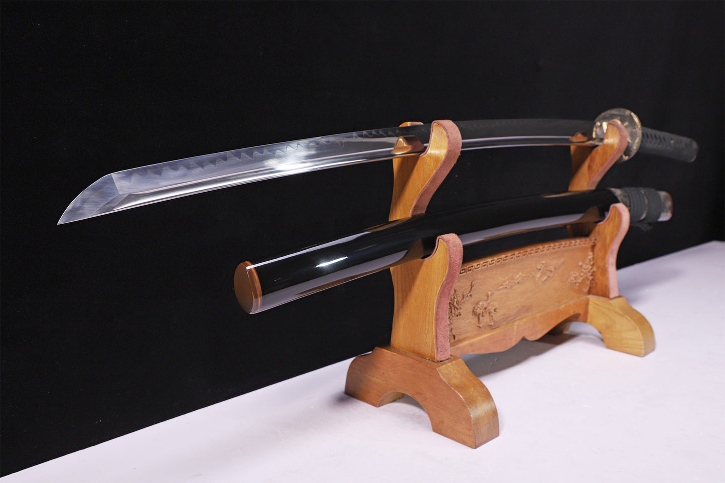 Horn Trimmed Ray Skin Black Lacquer Saya Plain Copper Fittings  Full Tang Training Sword