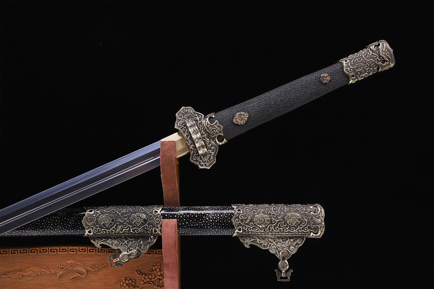 Black Genuine Ray Skin  Floral Relief Vintage Copper Fittings Tang Dynasty sword