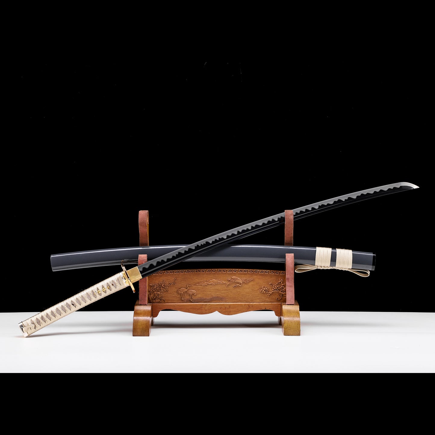 Beige wrapped handle katana Full length display image