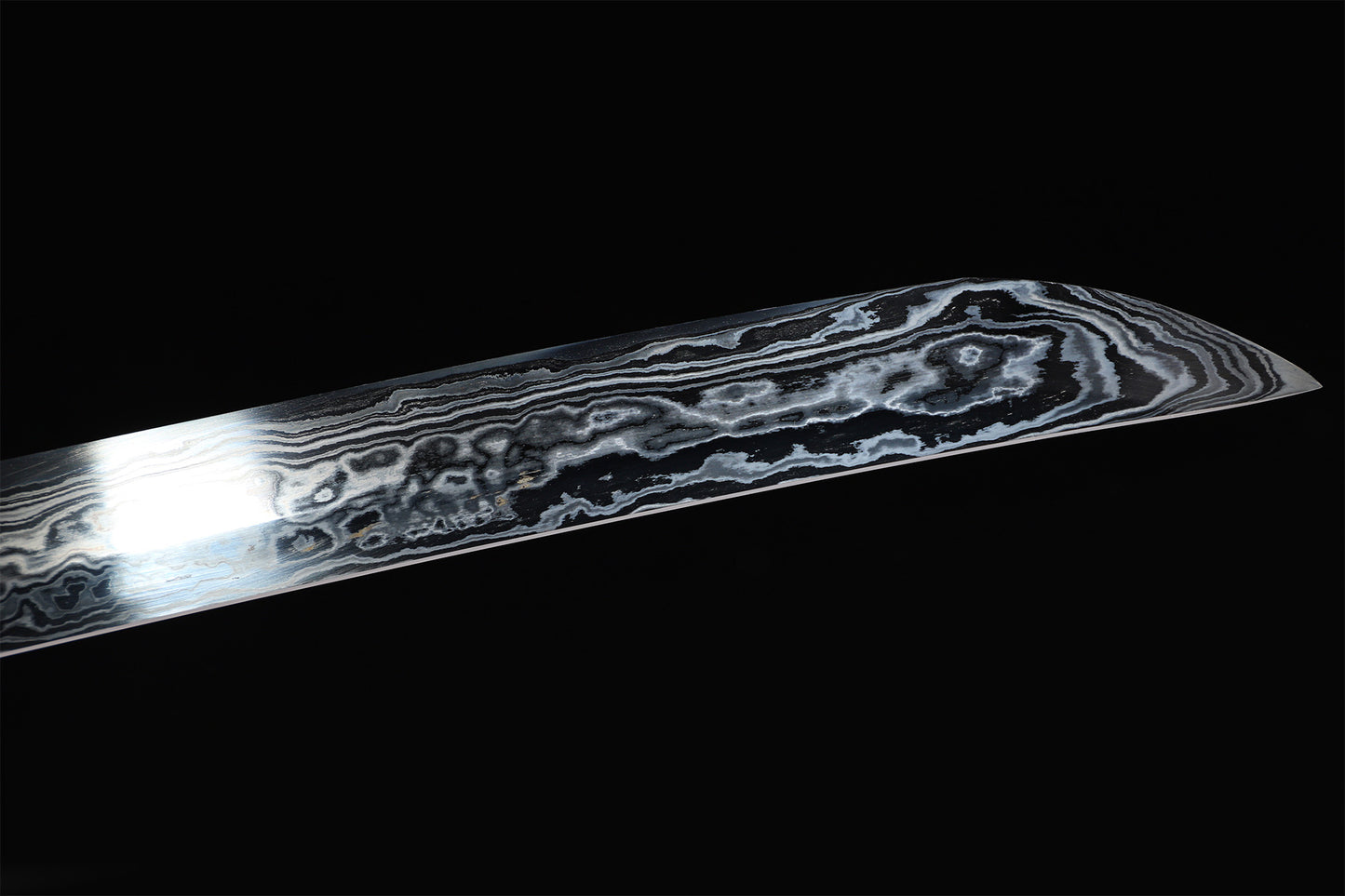 Iridescent Glitter Shell Lacquer Saya Gold Engraved Copper  Full Tang Collectible Sword