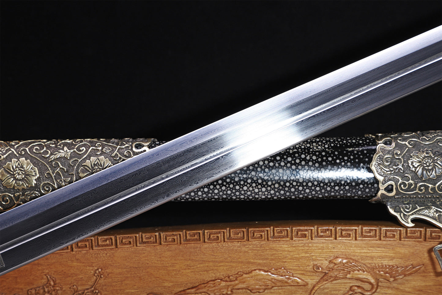 Black Genuine Ray Skin  Floral Relief Vintage Copper Fittings Tang Dynasty sword