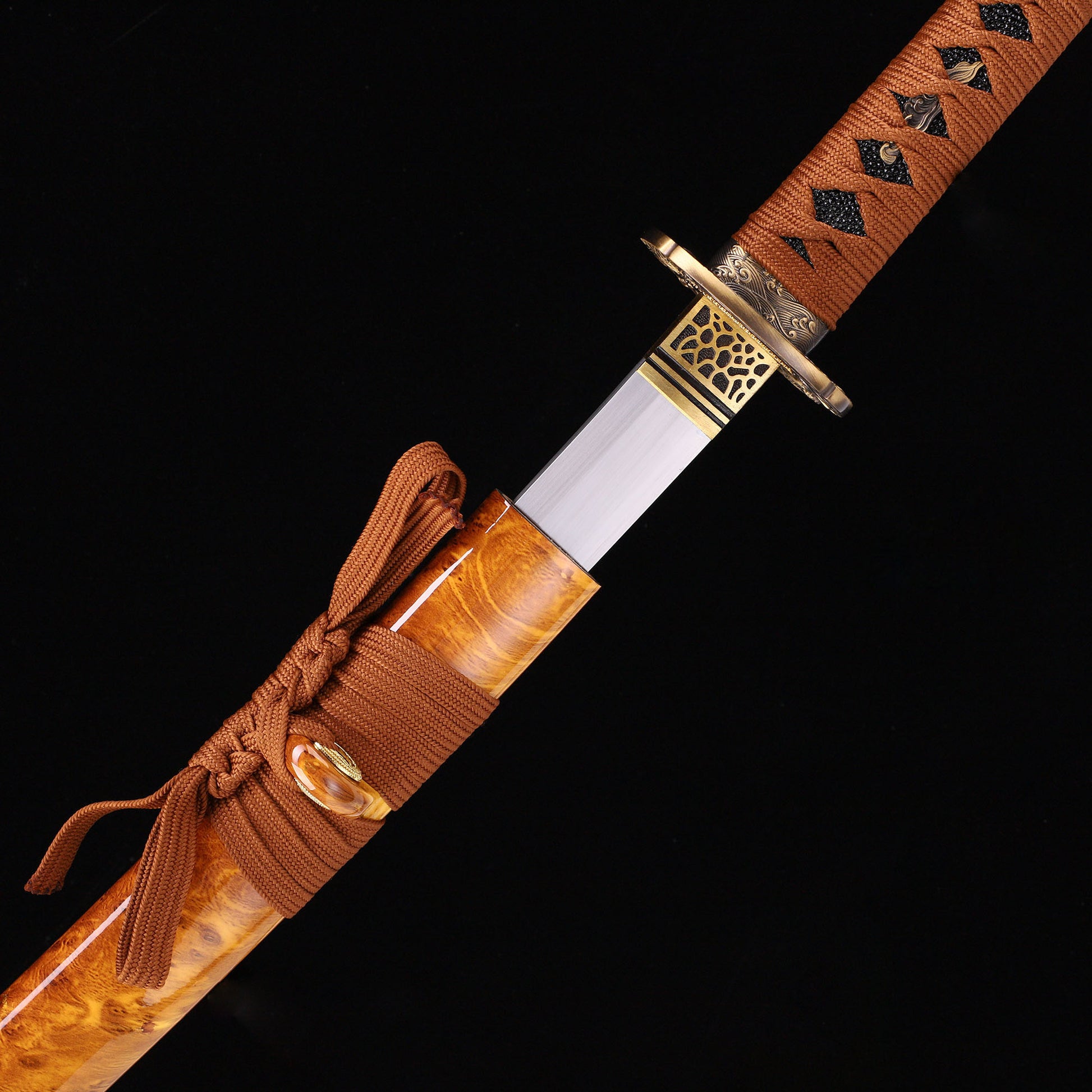 T10 steel katana blade close-up - razor sharp edge and clay tempered hamon detail