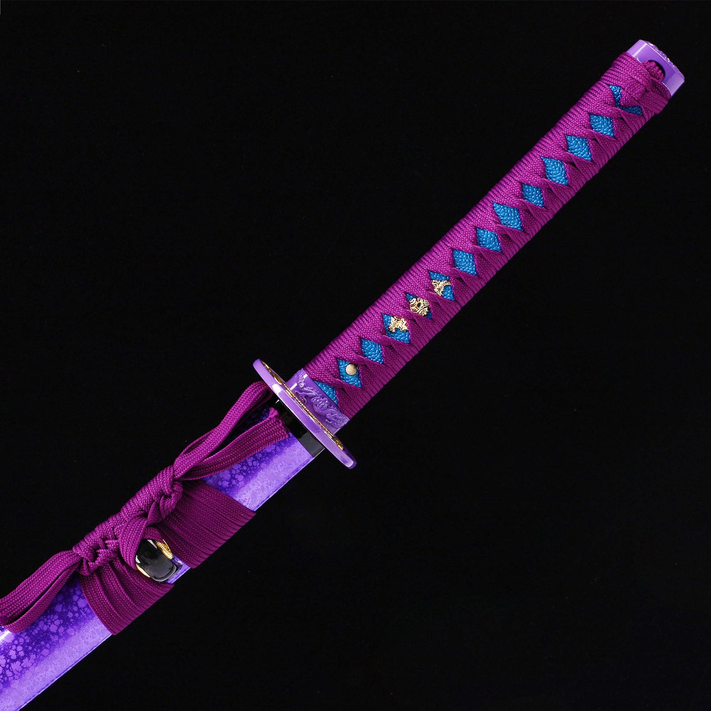 Tiger's Head katana handle close-up - tsuka wrap with tiger head pommel design