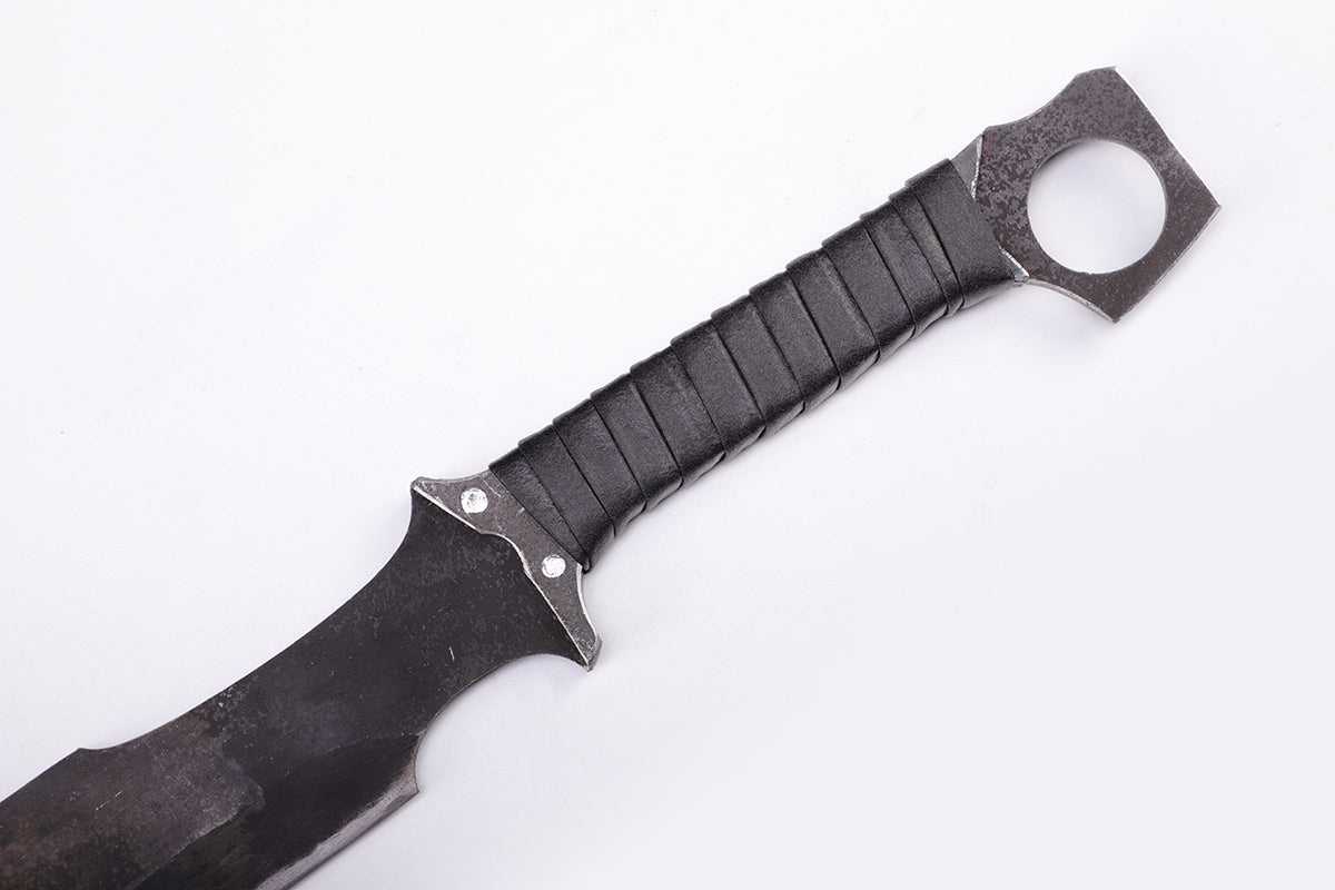 Tactical Overbuilt Knife handle grip detail